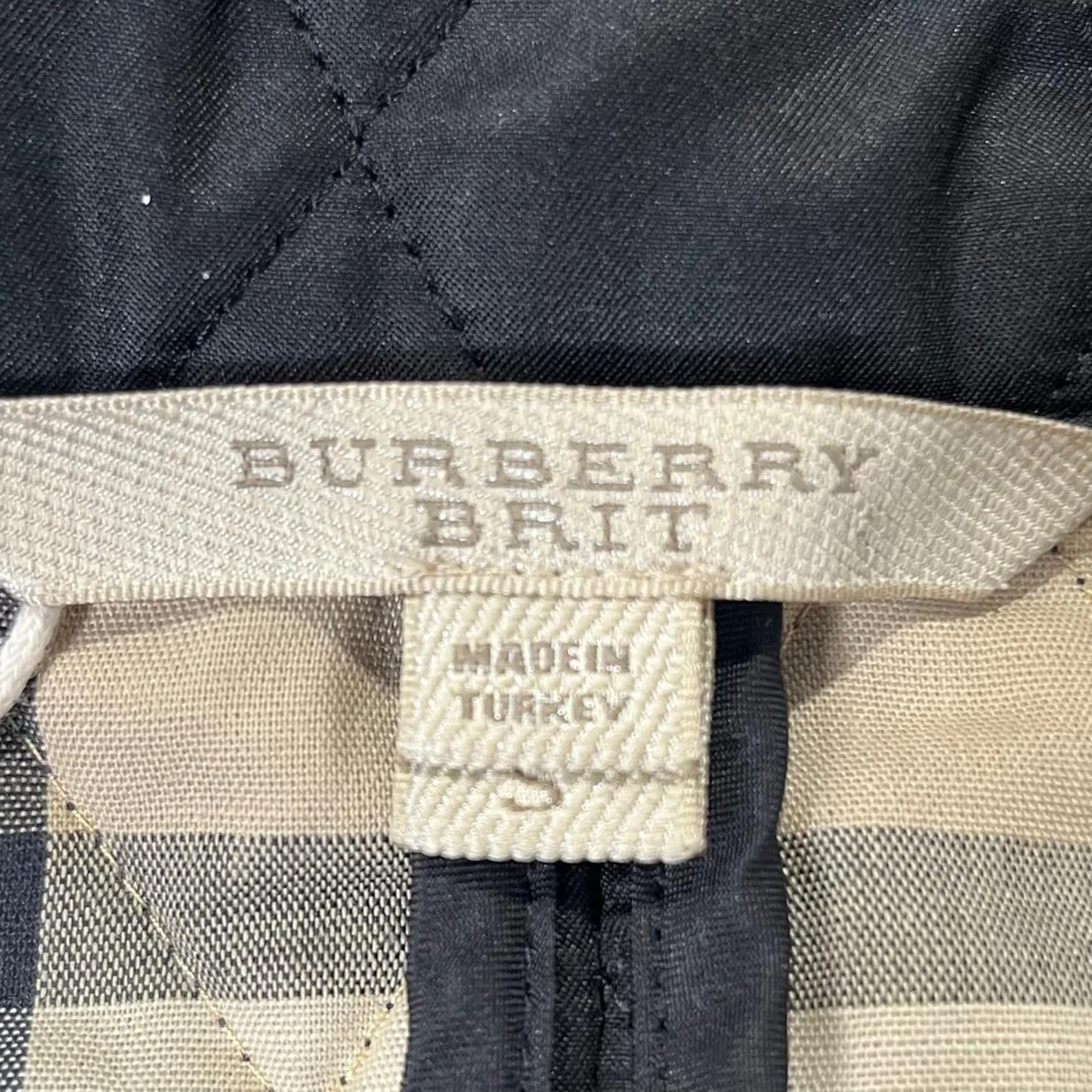 Burberry Brit Quilted Zipped Down Jacket in Black Polyester