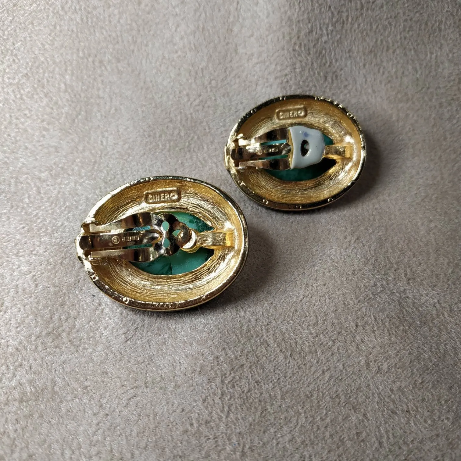 Ciner Vintage Earrings Green / black  Clip On