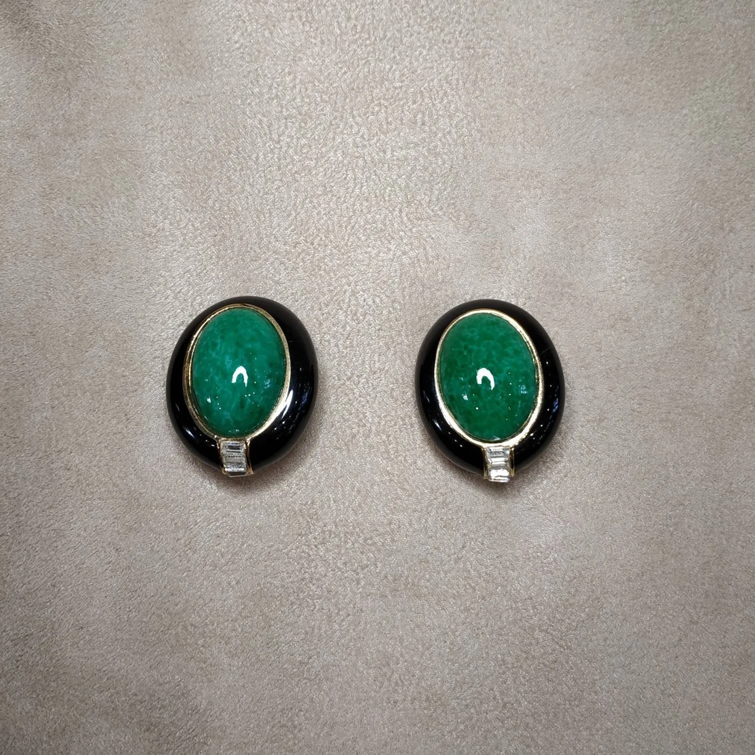 Ciner Vintage Earrings Green / black  Clip On