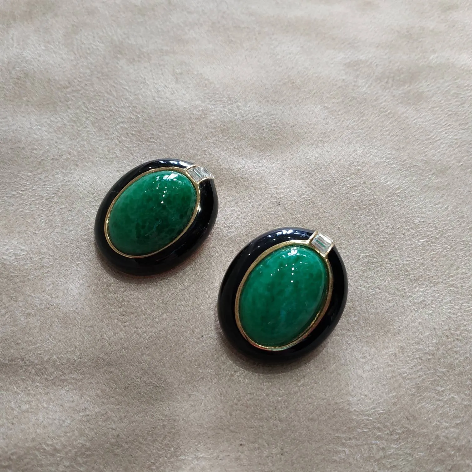 Ciner Vintage Earrings Green / black  Clip On