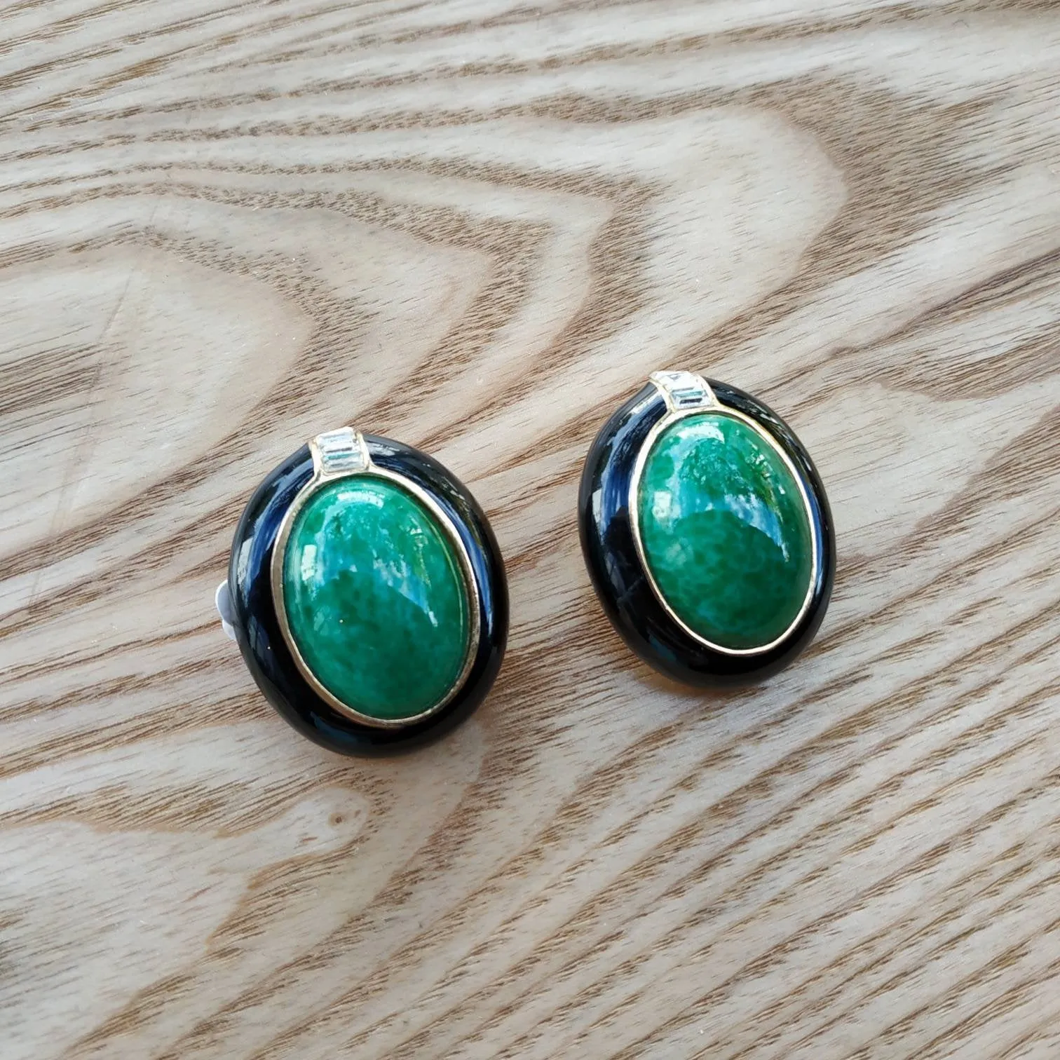 Ciner Vintage Earrings Green / black  Clip On