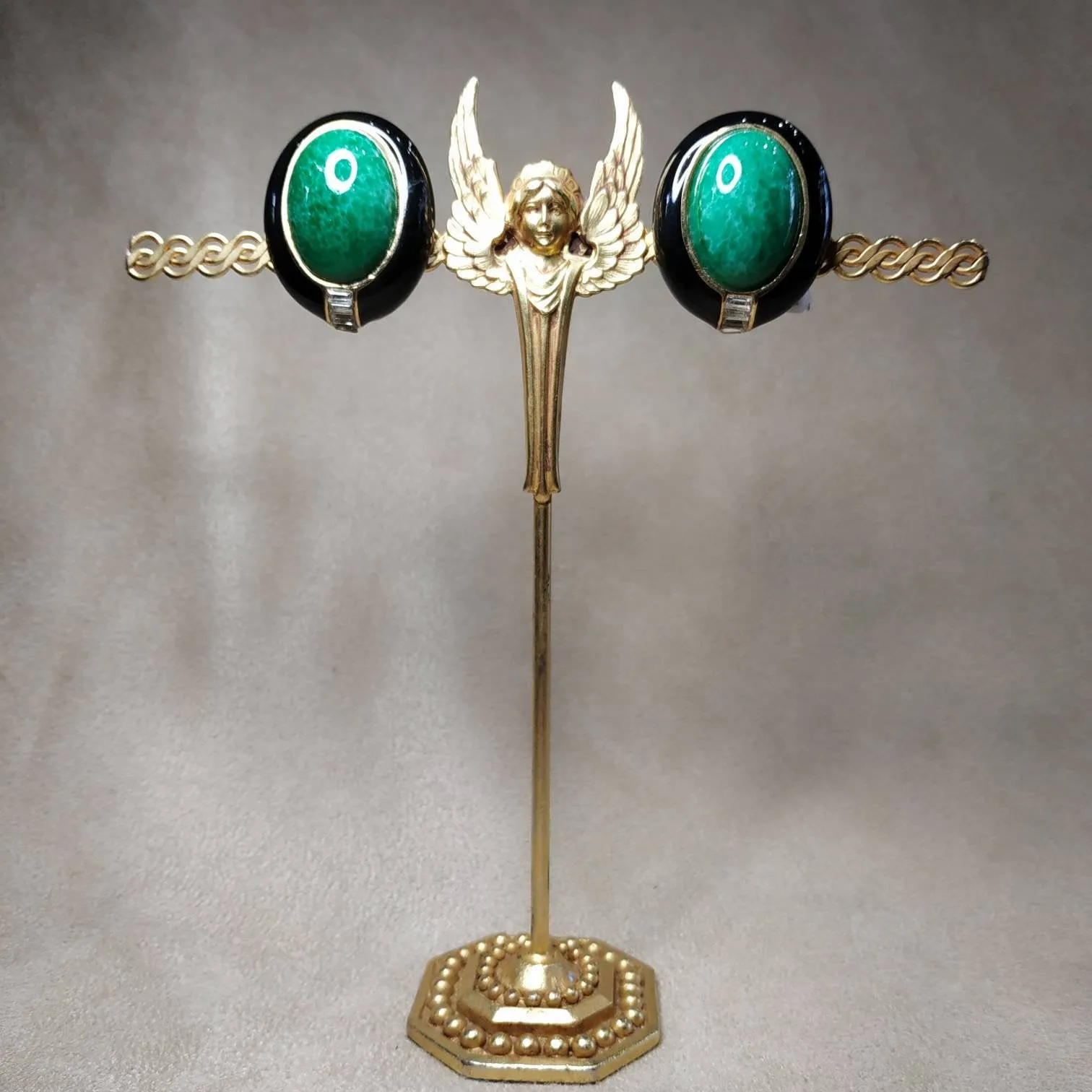 Ciner Vintage Earrings Green / black  Clip On