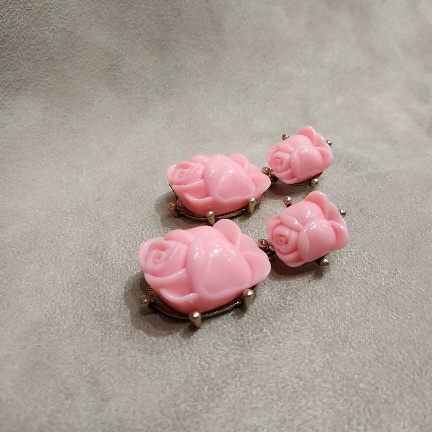 Oscar de La Renta Pink Earrings pierced Rose