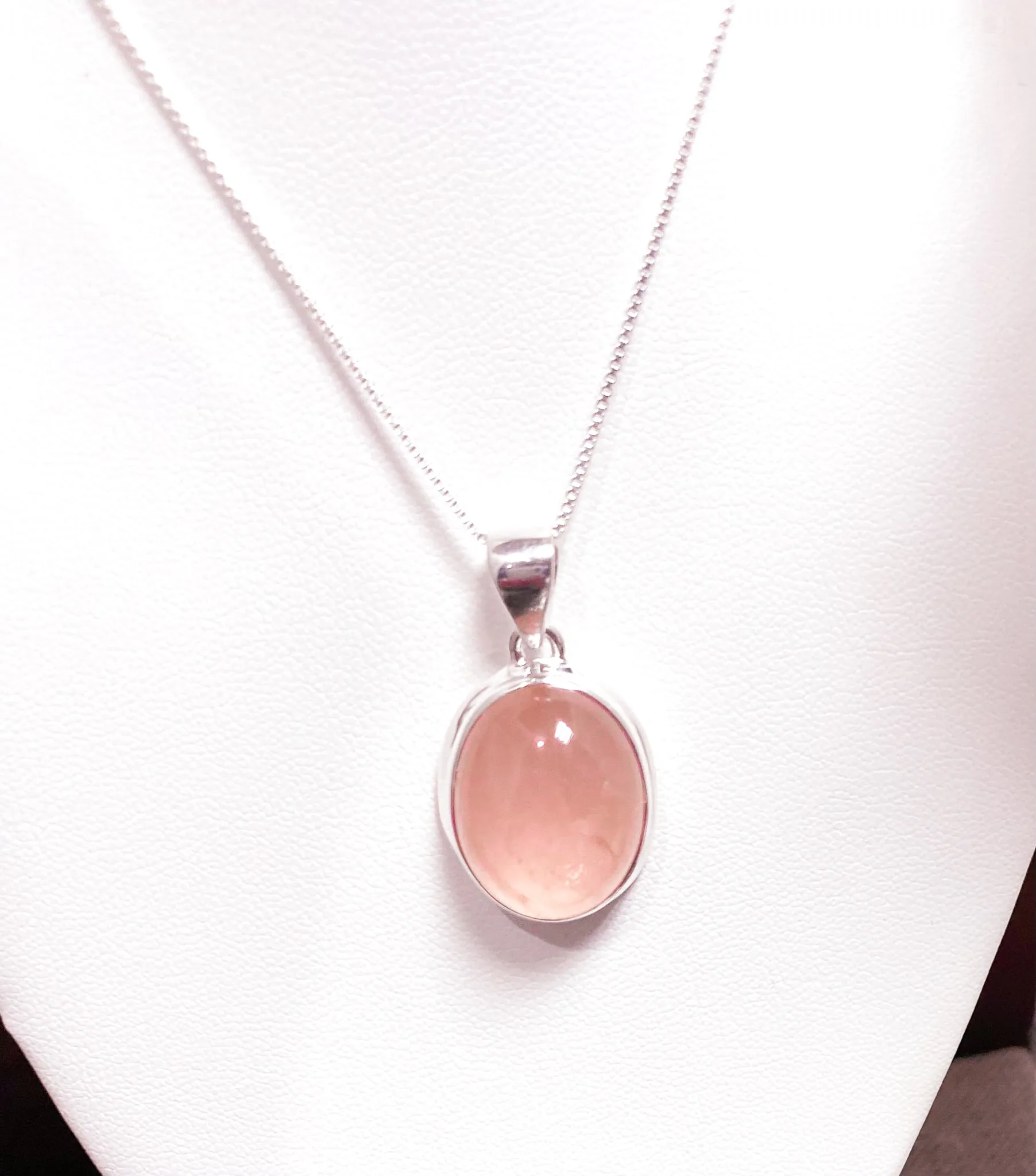 Silver Parrot Jewelry Oval Rose Quartz Pendant In Classic Sterling Setting