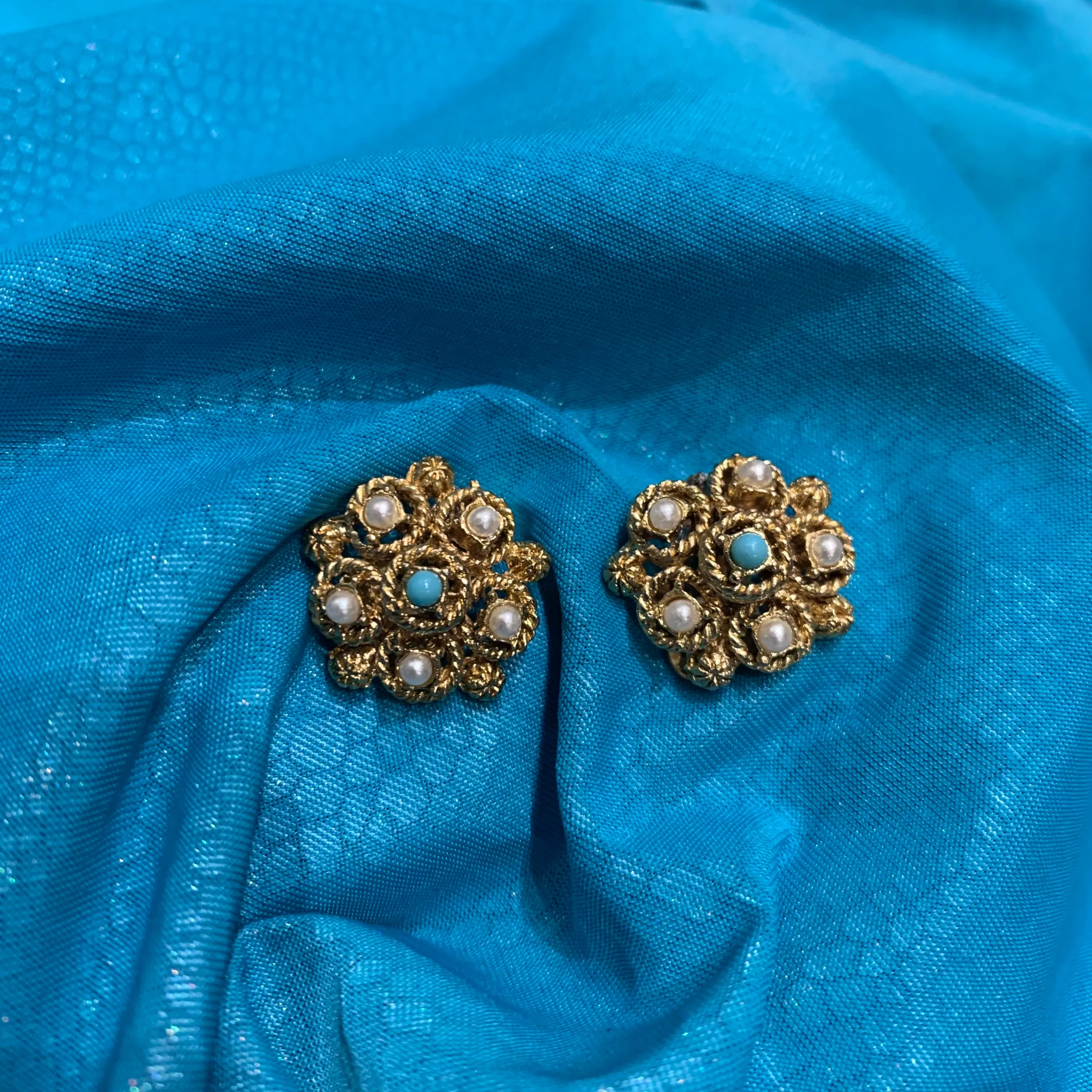 Vintage small turquoise pearl floral filigree clip on earrings 1