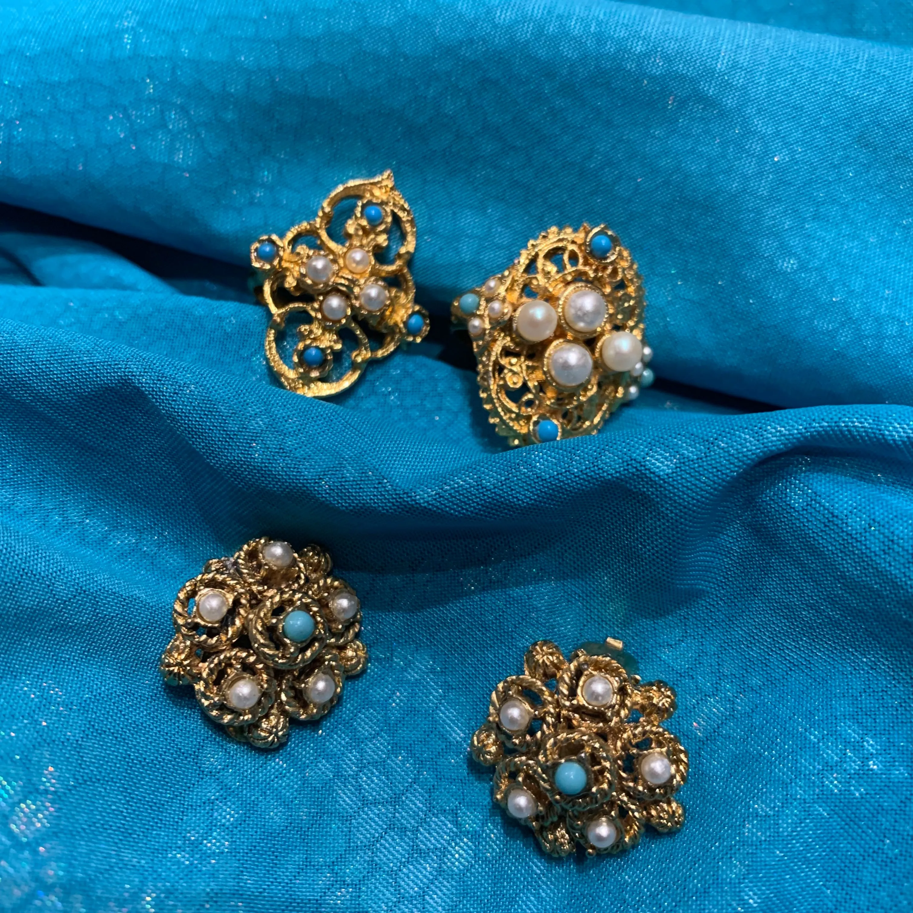 Vintage small turquoise pearl floral filigree clip on earrings 1